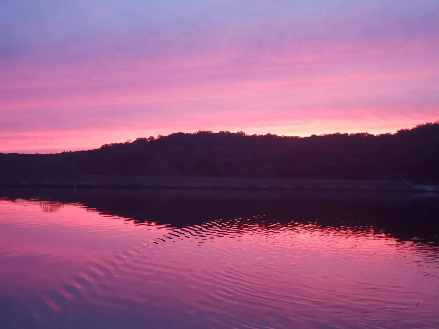 A pink sky on Lake Sherwood